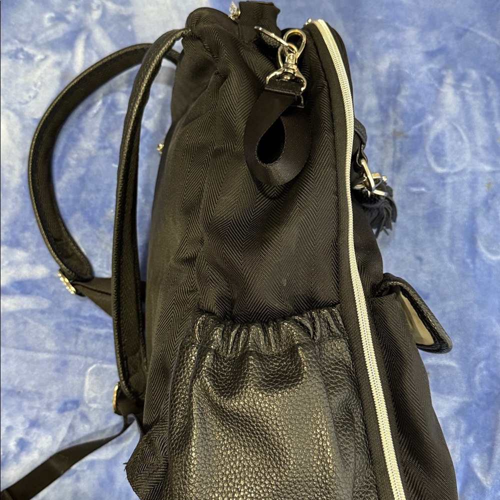 Itzy Ritzy Black Large Diaper/Backpack Bag - Picture 3 of 12